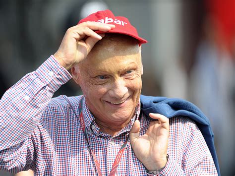 Nach Lungen Op Formel 1 Star Niki Lauda Wieder Bei Bewusstsein