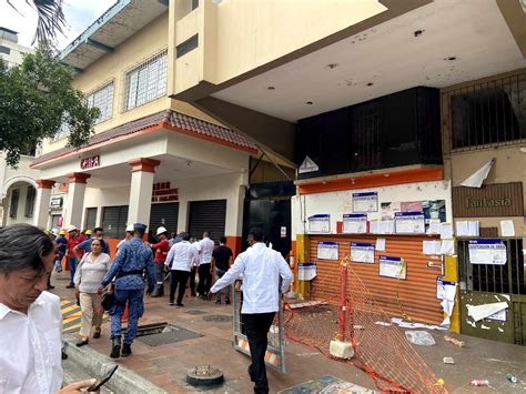 Inician trabajos de apuntalamiento en edificio Fantasía en Guayaquil