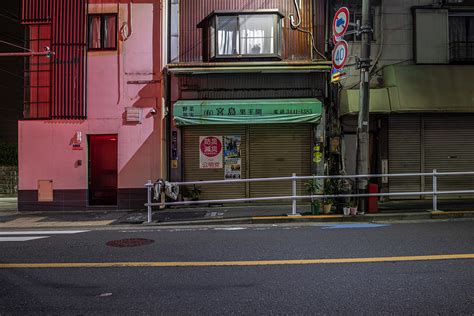 Photographer Captures the Surprisingly Quiet Side of Tokyo at Night