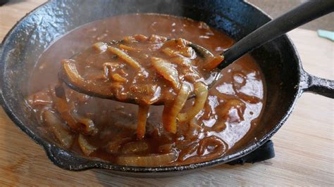 How To Make Brown Gravy Using Onions And Steak Steak And Onion Gravy