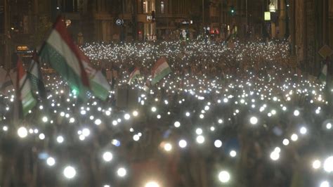 Tens Of Thousands Of Hungarians Protest Against Pm Orbans Rule Euractiv