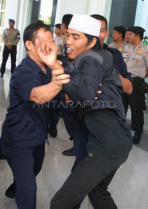 Bentrok Mahasiswa Antara Foto