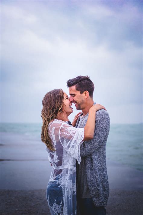 Gorgeous Rainy Day Engagement Session In The City — Chi Thee Wed