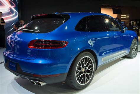 Porsche Macan Turbo Photos and Specs. Photo: Porsche Macan Turbo review ...