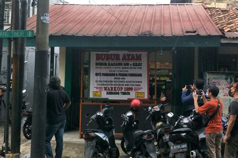 Fakta Aksi Begal Bersenjata Tajam Beraksi Di Warkop Kemang Timur