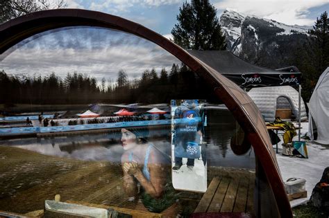 Un sport pour les fous des nageurs s affrontent dans l eau glacée