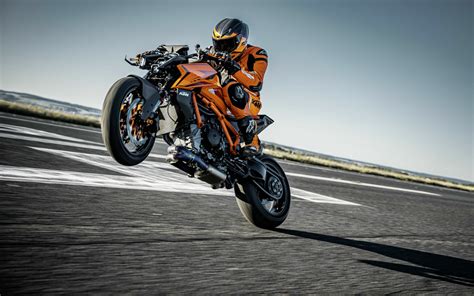 Video KTM Launches 1390 Super Duke R EVO The Beast Reborn