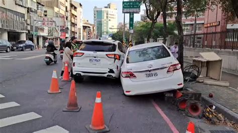 影／台南男恍神撞路旁停等轎車 波及路口變電箱大停電 時事 聯合影音