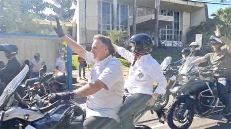 Bolsonaro Faz Passeio De Moto Tereza Cristina Em Campo Grande