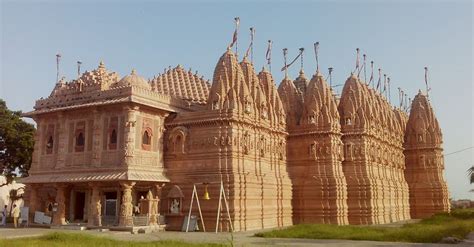 File:Kutch Bhadreshwar Jain Temple.jpg - Wikimedia Commons