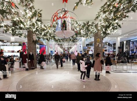 Macy's department store at Christmas, Herald Square, New York Stock ...