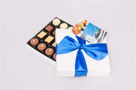 Ballotin 42 Milk Dark Chocolates Love Heart Sleeve Chouchoute