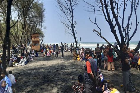 Dulu Dipenuhi Perdu Liar Kini Pantai Goa Cemara Jadi Primadona Baru