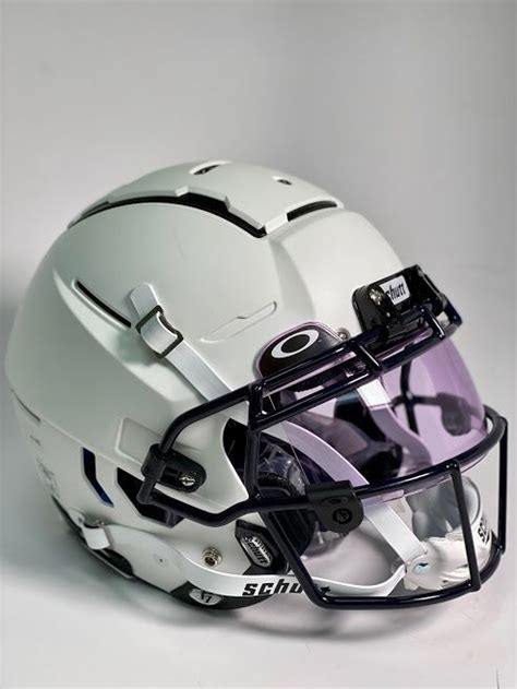 Cool Football Helmets, Football Helmet Design, Giants Football ...