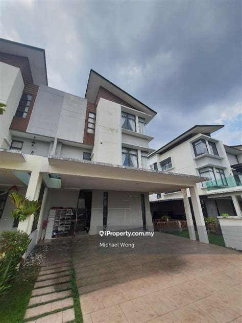 Seri Kembangan Intermediate Semi Detached House 6 Bedrooms For Sale