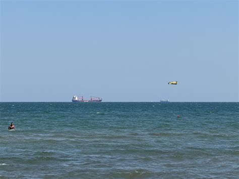 Canadair In Azione A Manfredonia Per Spegnere Un Grosso Incendio A San