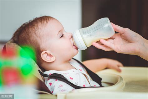 婴儿两个月吃多少毫升奶粉（奶粉喂养每顿吃多少） 幼儿百科 魔术铺