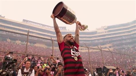 Gabigol Levantando A Ta A De Campe O Da Libertadores Da Am Rica De