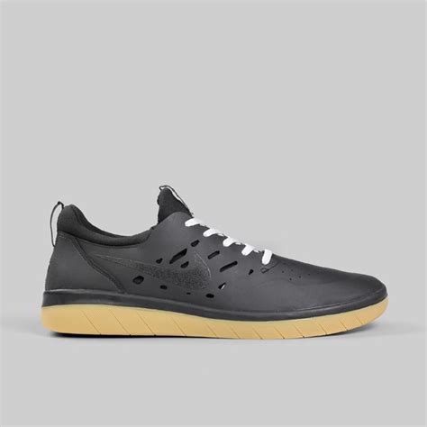 Sb Nyjah Free Black Gum Atelier Yuwa Ciao Jp