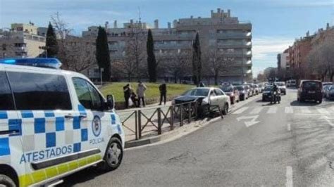 Un conductor de 75 años se empotra contra una valla en Huesca tras un