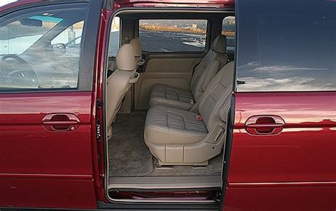 2004 Honda Odyssey Pictures - 36 Photos | Edmunds