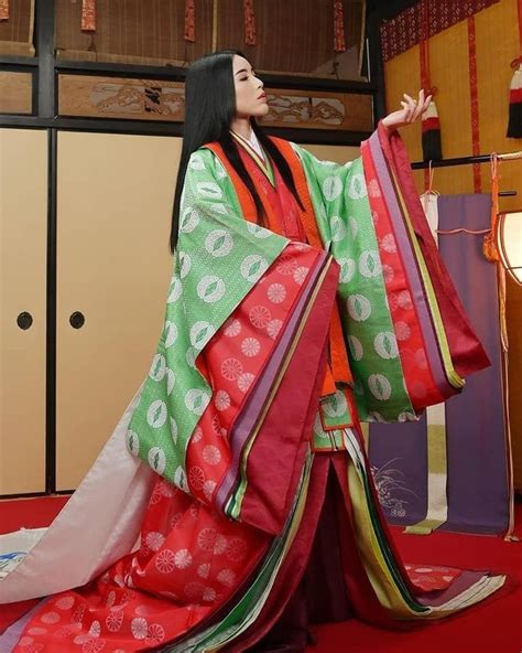 Heian Junihitoe 平安时代的十二单 Japan Heian era costume Junihitoe Era