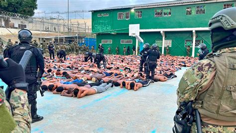 Unos 3 000 Policías Y Militares De Ecuador Intervienen Dos Cárceles En