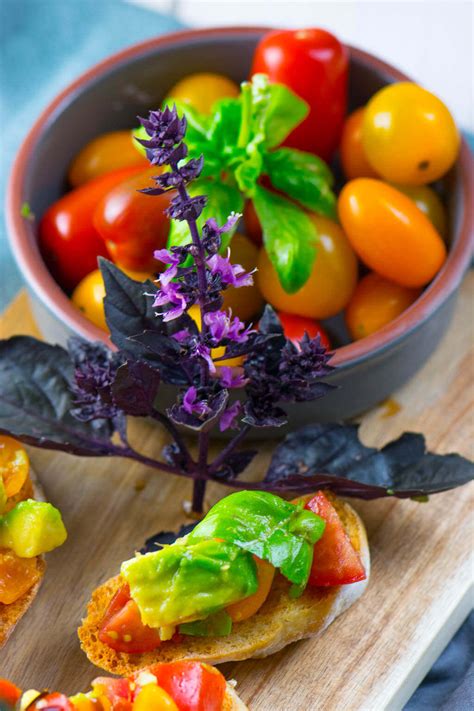 Avocado Bruschetta Mit Tomaten Erfrischend Lecker