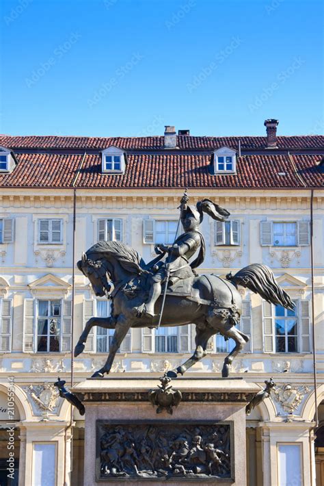 Statua In Bronzo Caval D Bronz Piazza San Carlo Torino Stock