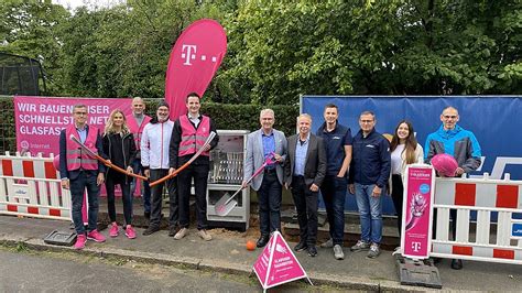 Stadt Stein Spatenstich Telekom Startet Glasfaserausbau In Stein