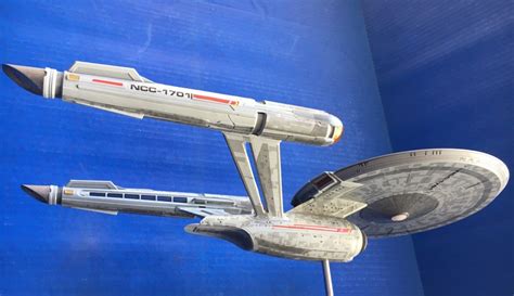 Review Polar Lights Star Trek Discovery USS Enterprise Model