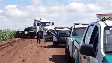 Homem Sequestrado Por Tr S Bandidos Ap S Ter Caminh O Roubado Em Rio