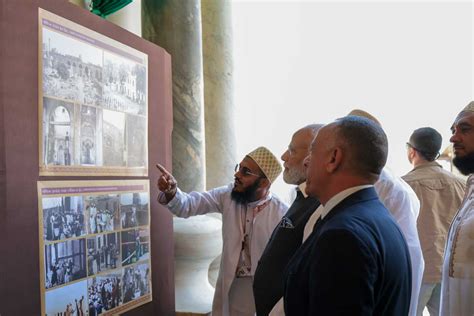 PHOTO GALLERY India PM Modi Visits The Historic Al Hakim Mosque In