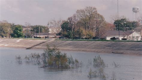 Algorithm Detects Thousands of Missing Levees from U.S. Database - Eos