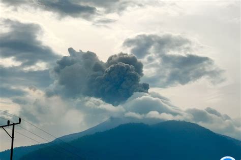 Gunung Lewotobi Laki Laki Di NTT Kembali Melontarkan Abu Vulkanik