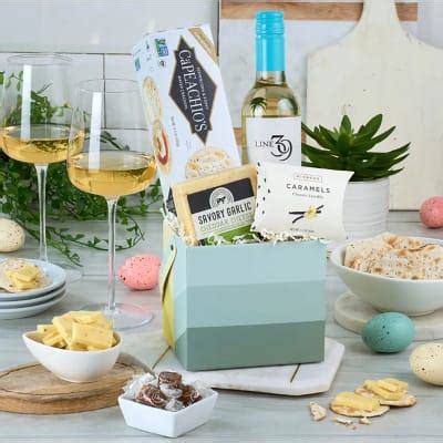 Buy/Send Wine And Snacks Gift Basket Online | IGP | JVS1280945