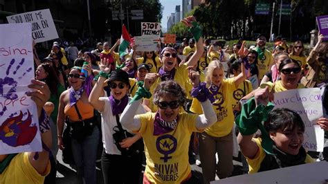 Marcha Feminista 25N Inicia en el Ángel de la Independencia Mujeres