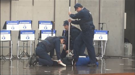 逮捕の瞬間 ナイフ魔vs警察官 栃木県警逮捕術訓練 Youtube