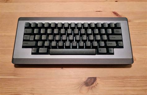 Modern M0110 keyboard (DIY)