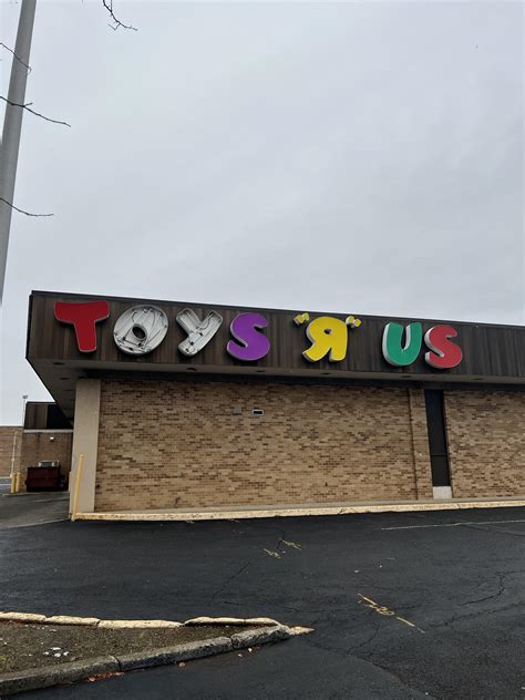 An old Toys “R” Us in Wayne, NJ : r/nostalgia