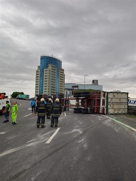 Emergencias BA on Twitter General Paz y Superí Volcó un camión con