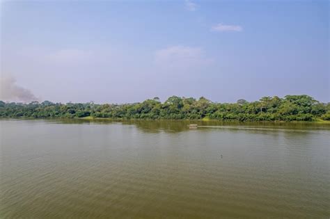 Vista De La Laguna De Yarinacocha En Pucallpa Foto Premium