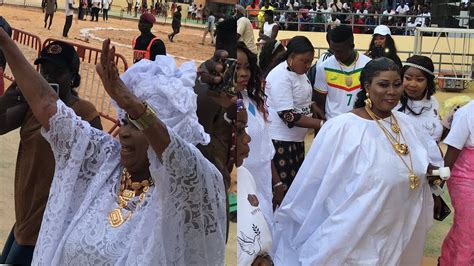 Dentrée de Ndeye fatou et Mbayang loum à larène nationale Drapau de