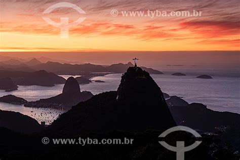 Tyba Online Assunto Vista Do Amanhecer No Cristo Redentor Com O Pão