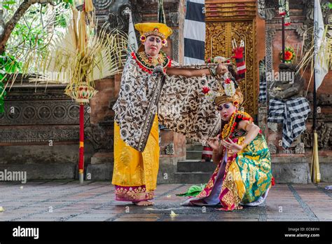 Bailes Barong Y Kris Tradicional Danza Balinesa Ubud La Isla De Bali