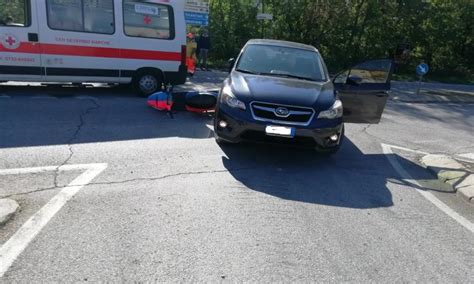 San Severino Scontro All Incrocio Tra Un Auto E Uno Scooter Ferito Un