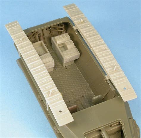 Hobbys Fahrzeuge AFV Club 35077 SDKFZ 251 7 Ausf C Pionnier Funktions