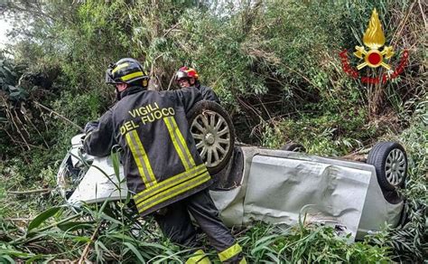 Incidente Mortale A Mezzanego Enne Si Ribalta Con L Auto E Finisce