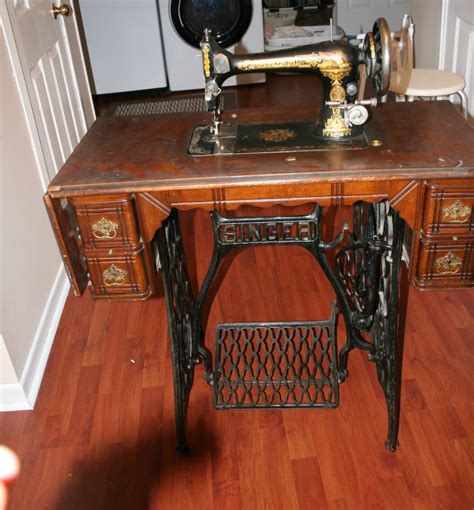 Vintage Singer Treadle Sewing Machine Cabinet | www.resnooze.com