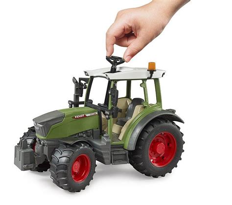 Bruder 2180 Traktor Fendt Vario 211 Bruder novinky 2023 OK Hračky